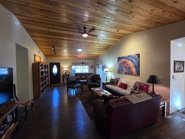 Building Photo - 7507 Tall Pine Dr