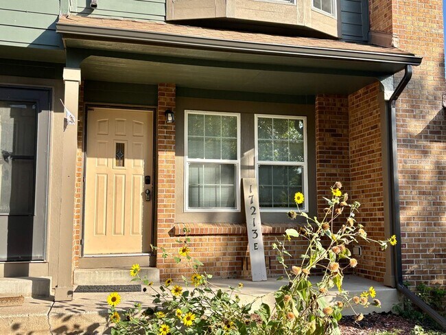 Building Photo - Nice 2 Bedroom 2 Bath Townhome Near Quincy...