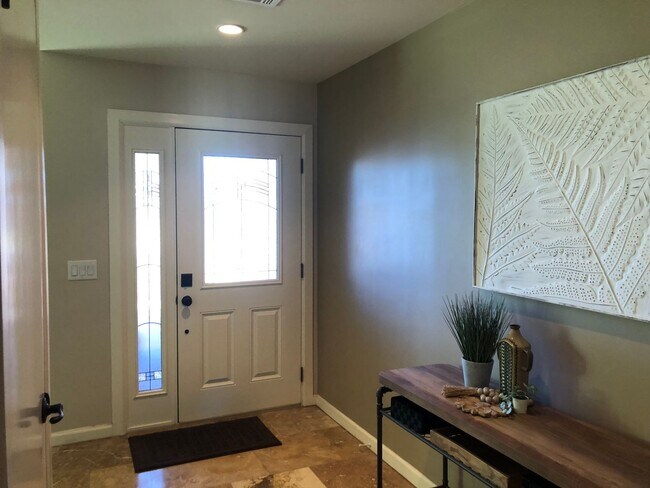 Building Photo - Welcome to this charming 2-bedroom, 2-bathroom house located in Leisure World a 45+ Active Adult ...