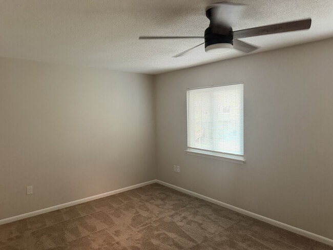 Building Photo - 527 Tibet Ave