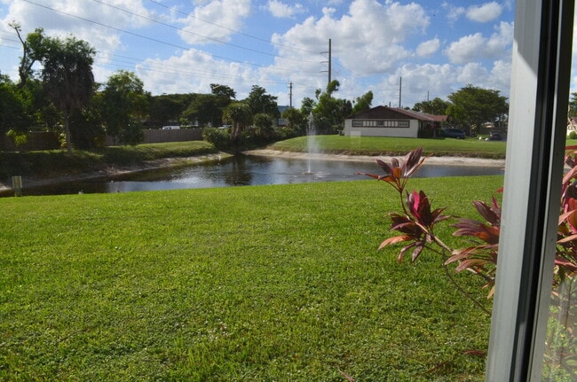 Building Photo - 15952 Forsythia Cir