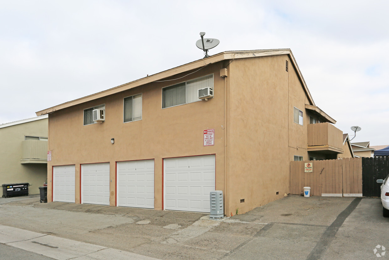 Building Photo - 7282 La Mancha Cir