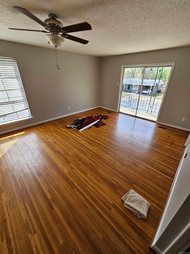 Building Photo - 5708 Shamrock Dr