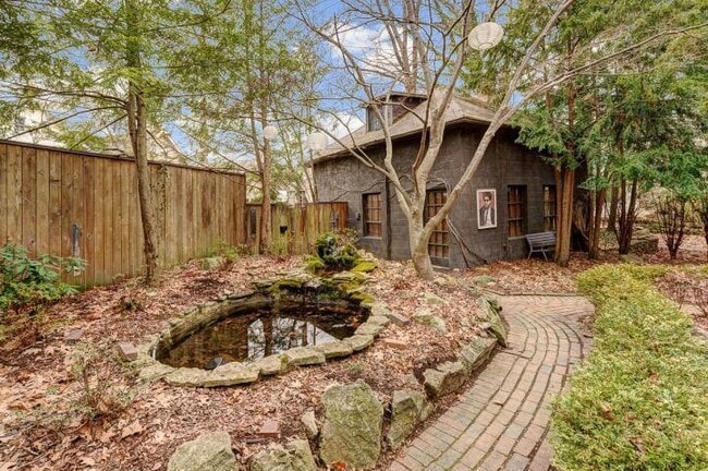 Building Photo - 2112 Iuka Ave