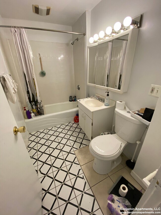 Building Photo - 530 Cambridge St