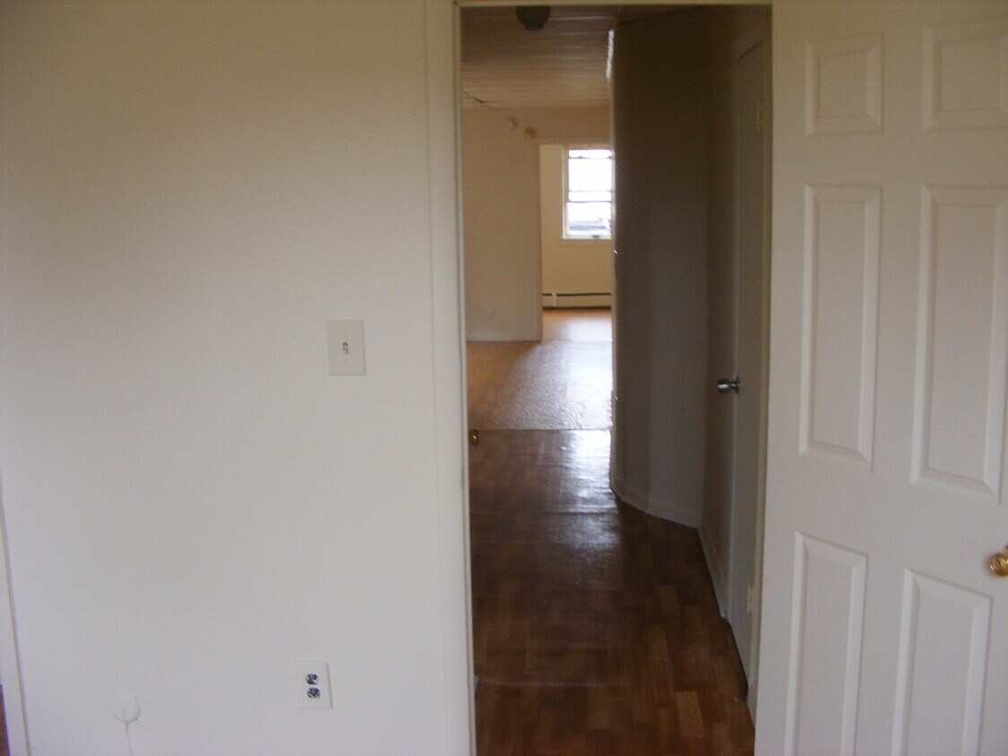 Piso a Apto. - 268 Forrest St