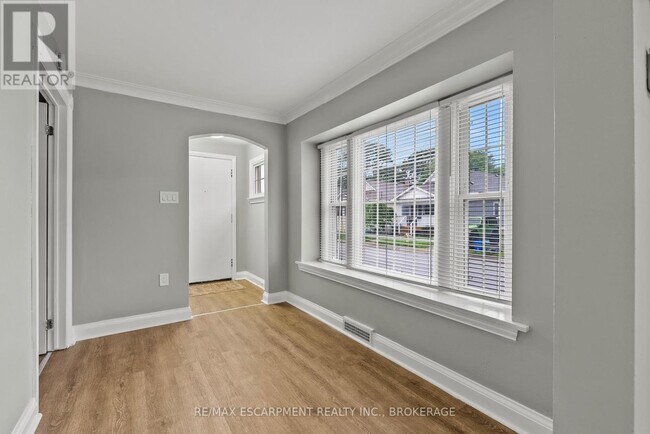 Building Photo - 1 Linwood St