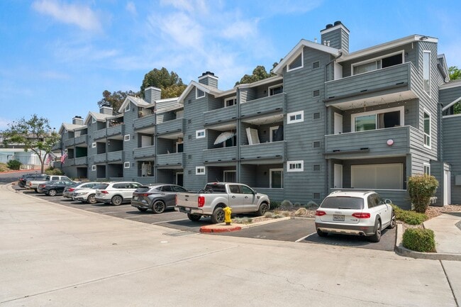 Foto del edificio - 2 Bedroom, 2 Bathroom Condo for Rent – Che...