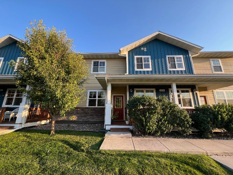 Foto principal - Modern 3 Bed | 2.5 Bath Condo in Prime Loc...