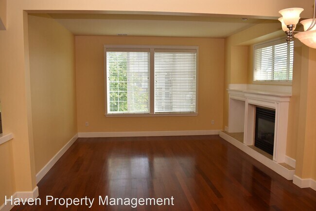 Building Photo - 3 br, 2.5 bath House - 125 Spruce St