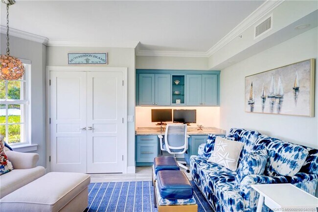 Building Photo - 5799 NE Island Cove Way