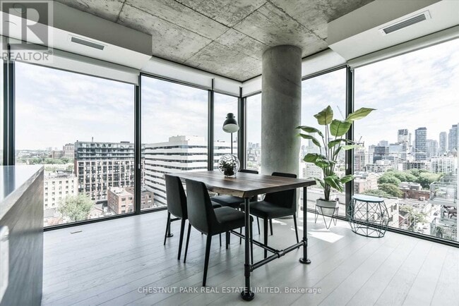 Building Photo - 111 Bathurst St