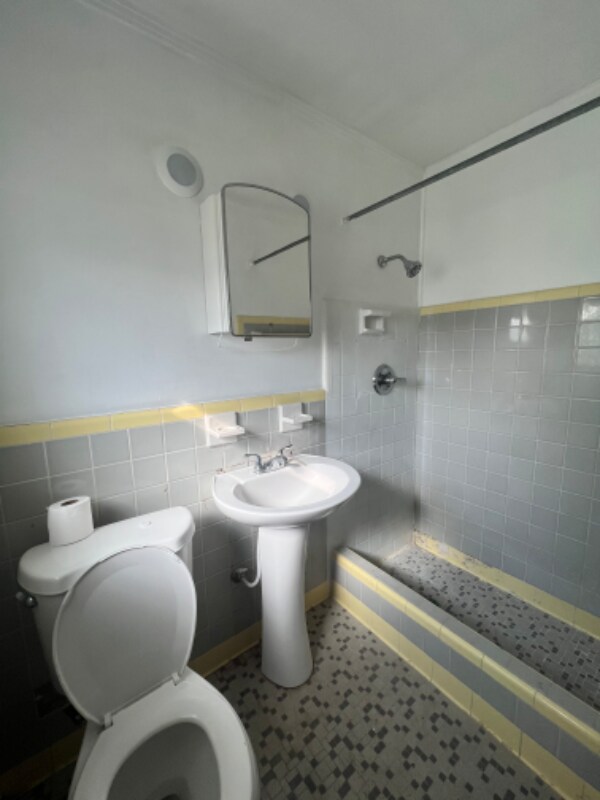 Building Photo - 8010 SE US Hwy 301