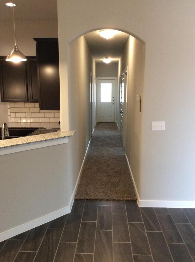 Foto del edificio - LUXURY TOWNHOME LOCATED IN PECAN PARK, BASTROP, TEXAS!