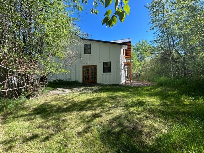 Foto del edificio - Charming Country Living – 3 Bed, 2 Bath Home with Creek & Pond