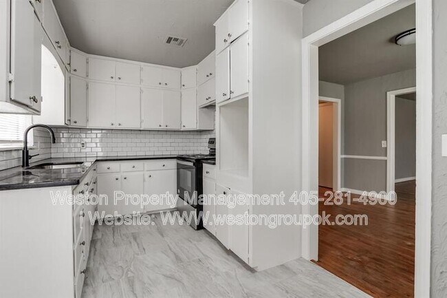 Foto del edificio - 1304 NE 43rd St