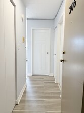 Building Photo - 360 Tecumseh Rd W