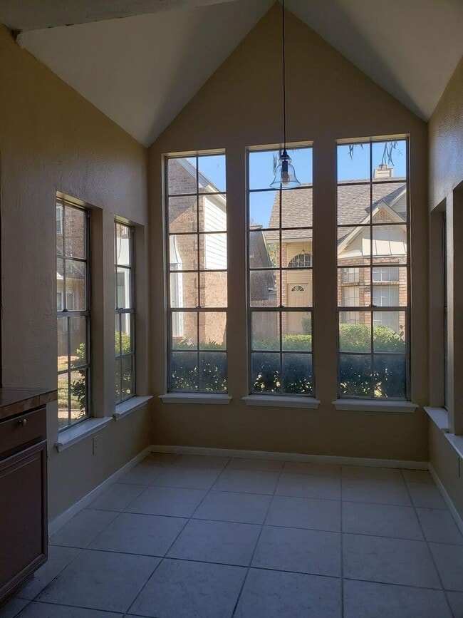 Building Photo - 6649 Queensclub Dr