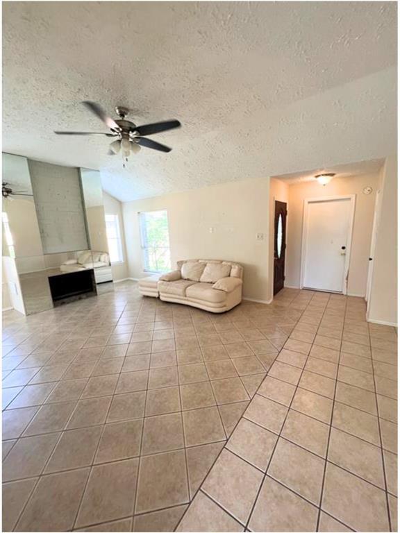 Foto del edificio - 347 Richvale Ln