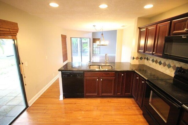Building Photo - 12570 Shoreside Ln
