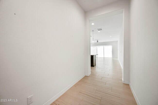 Foto del edificio - 23046 N 74th Pl