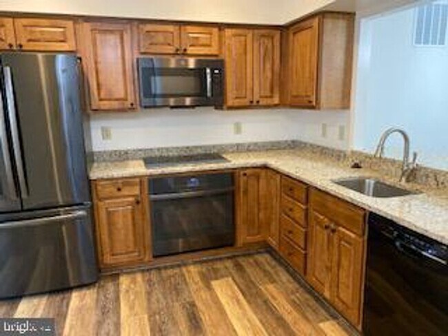 Foto del edificio - 15653 Montview Dr