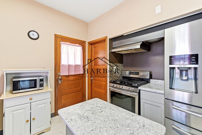 Foto del edificio - 228 8th St NW