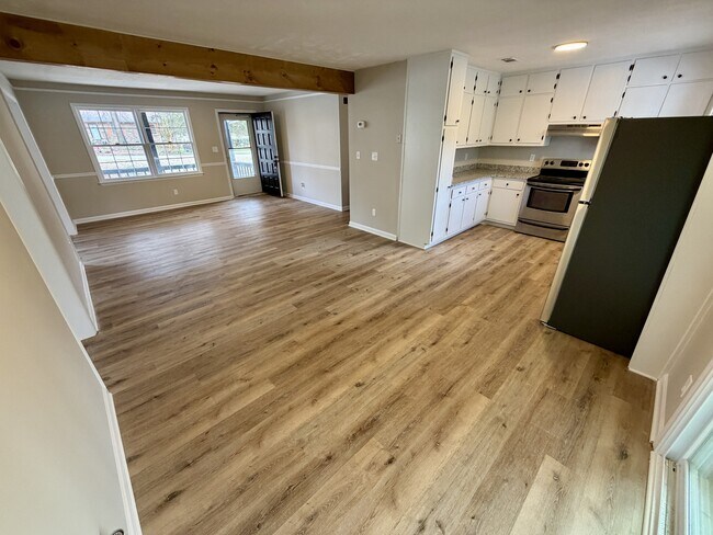 Foto del edificio - 80 Glenn Burnie Dr