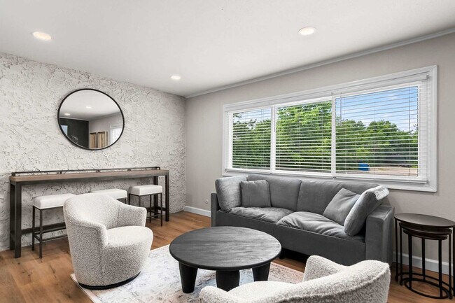 Building Photo - 2309 Cherry Hills Dr