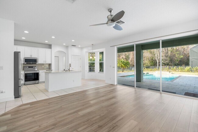 Foto del edificio - 10888 Cory Lake Dr
