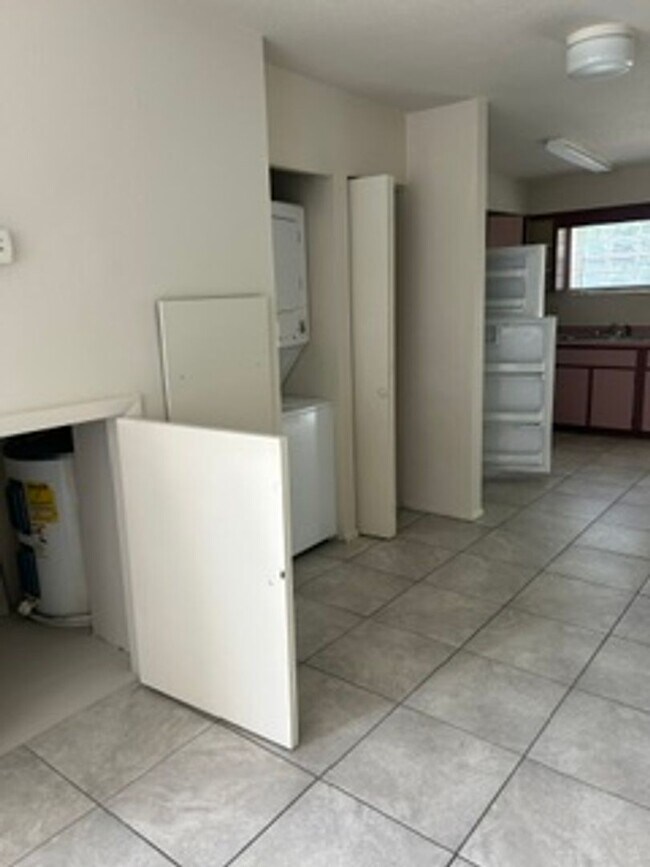 Foto del edificio - Large 2 bed 1 1/2 bath Town house in Spring Hill