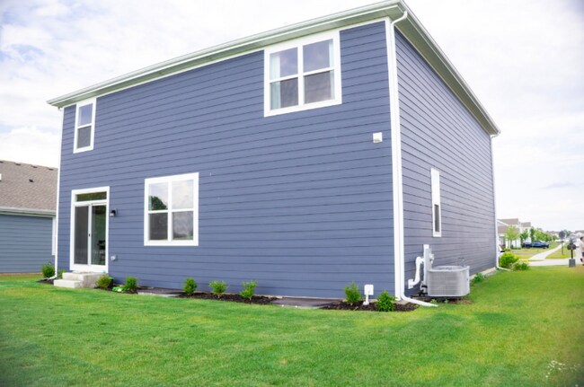 Building Photo - 10550 Azalea Dr