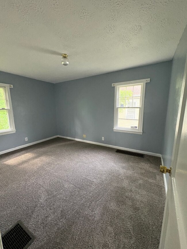 Building Photo - 2 Bedroom Home in Dayton