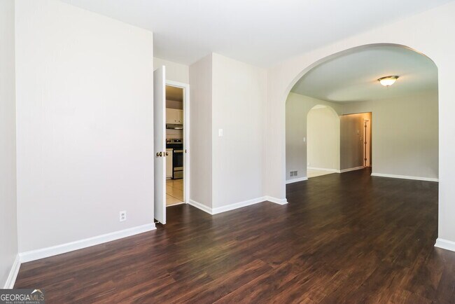 Building Photo - 5509 Joeclay Dr
