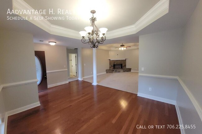 Building Photo - 634 Lee Rd 450