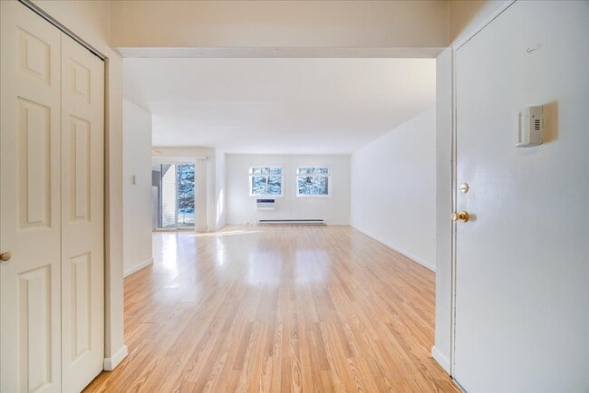 Foto del edificio - 45 Scarborough Ln