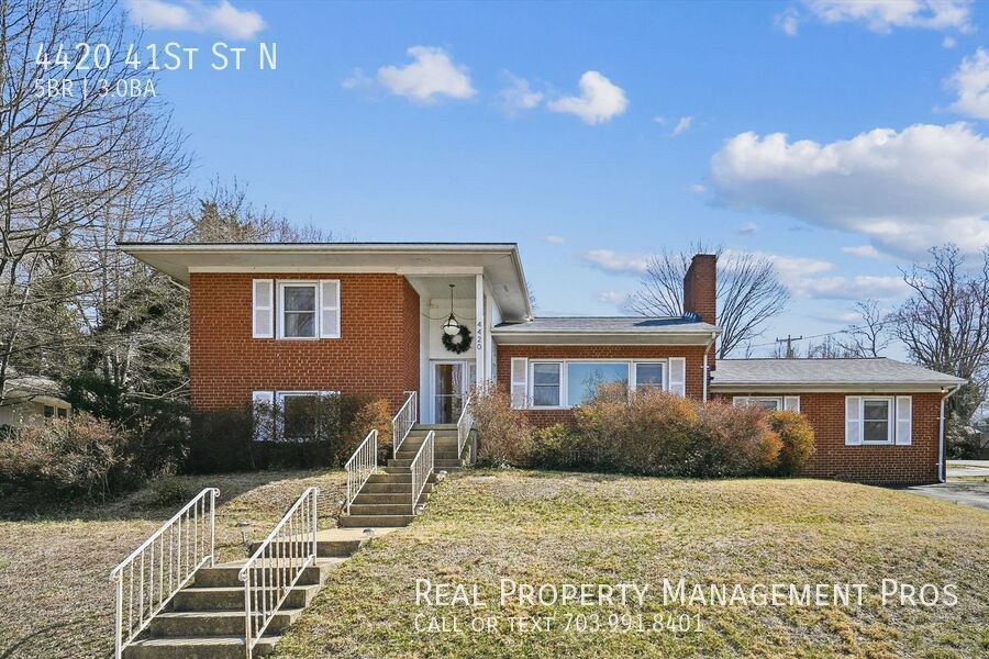 Primary Photo - 4420 41st St N