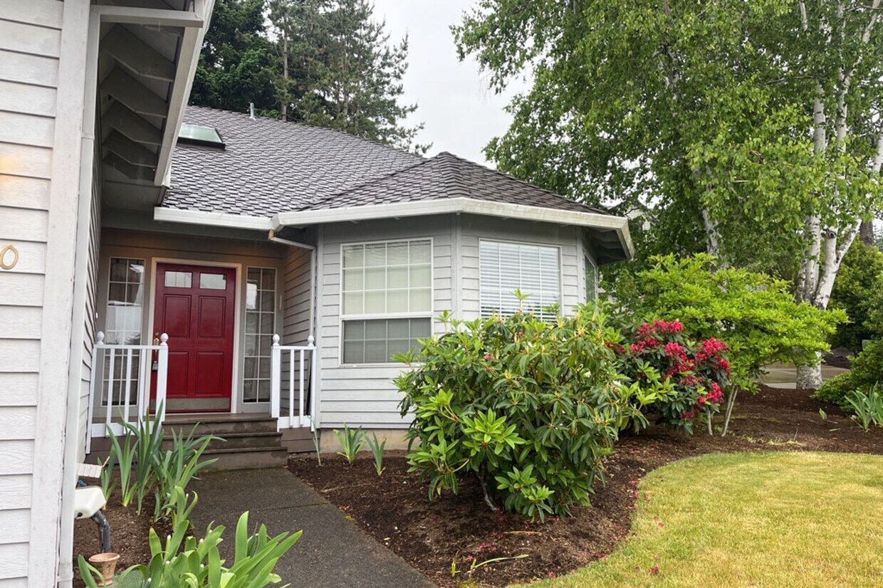 Foto principal - Gorgeous Beaverton home available with att...