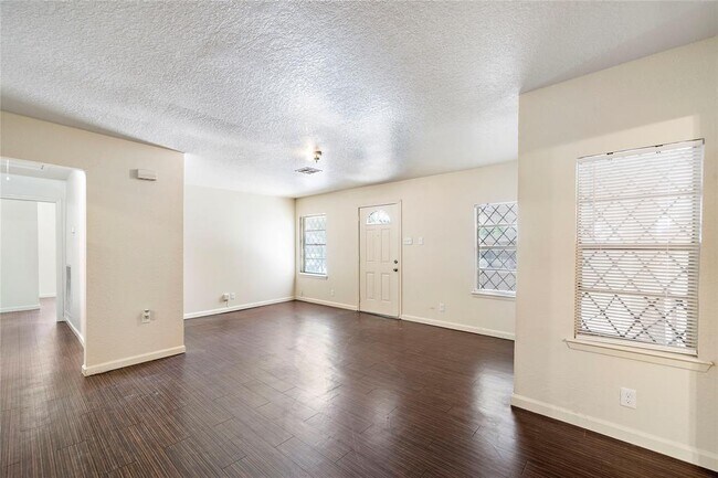 Foto del edificio - 5951 Belmark St
