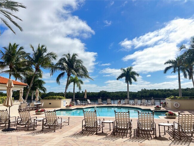 Foto del edificio - 13627 Deering Bay Dr