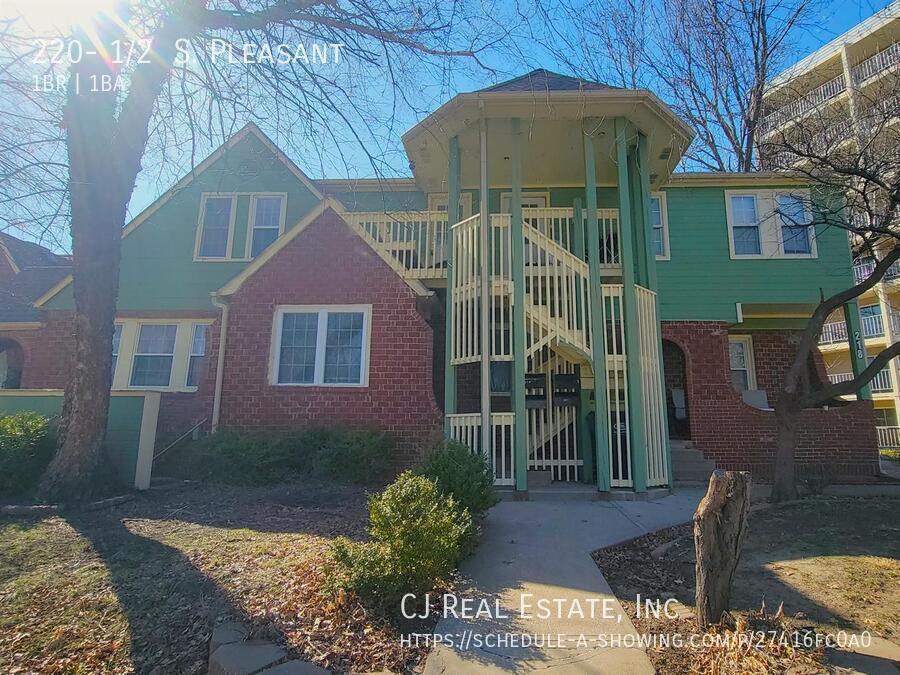 220- 1/2 S. Pleasant- - 220- 1/2  S. Pleasant-
