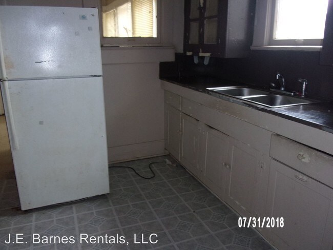 Building Photo - 2 br, 1 bath House - 406 E. Mississippi