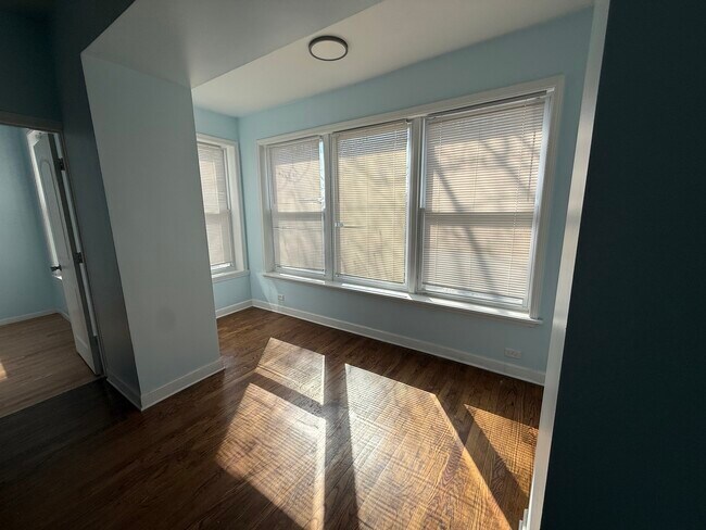 Foto del edificio - 411 N Hamlin Ave