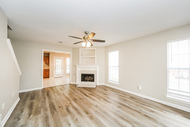 Building Photo - 10738 Pecan View Dr