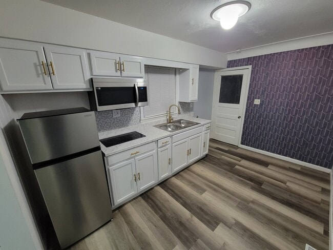 Building Photo - 1860 S Shore Blvd