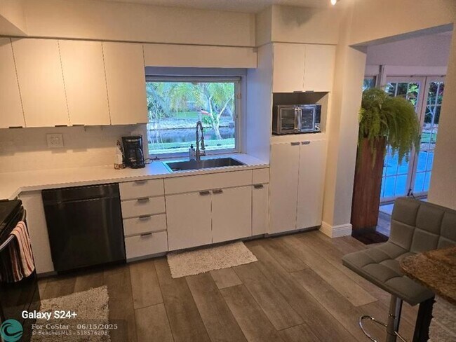 Foto del edificio - 4070 NE 16th Ave