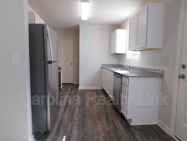 Building Photo - 615 Quail Ln