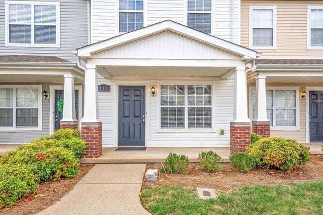 Building Photo - 2 Bedroom Condo For Rent With Community Swimming Pool!