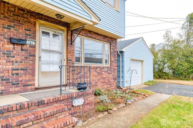 Building Photo - 347 Lincoln Blvd