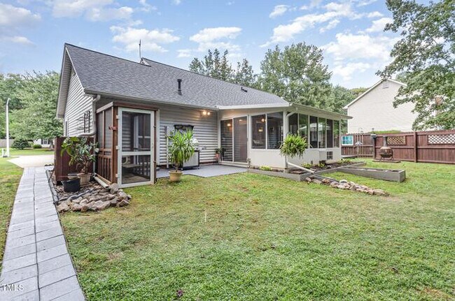 Foto del edificio - 105 Fox Den Ct